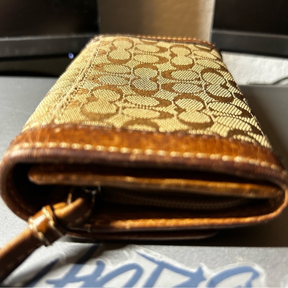 Coach Wallet - Picture 6 of 7